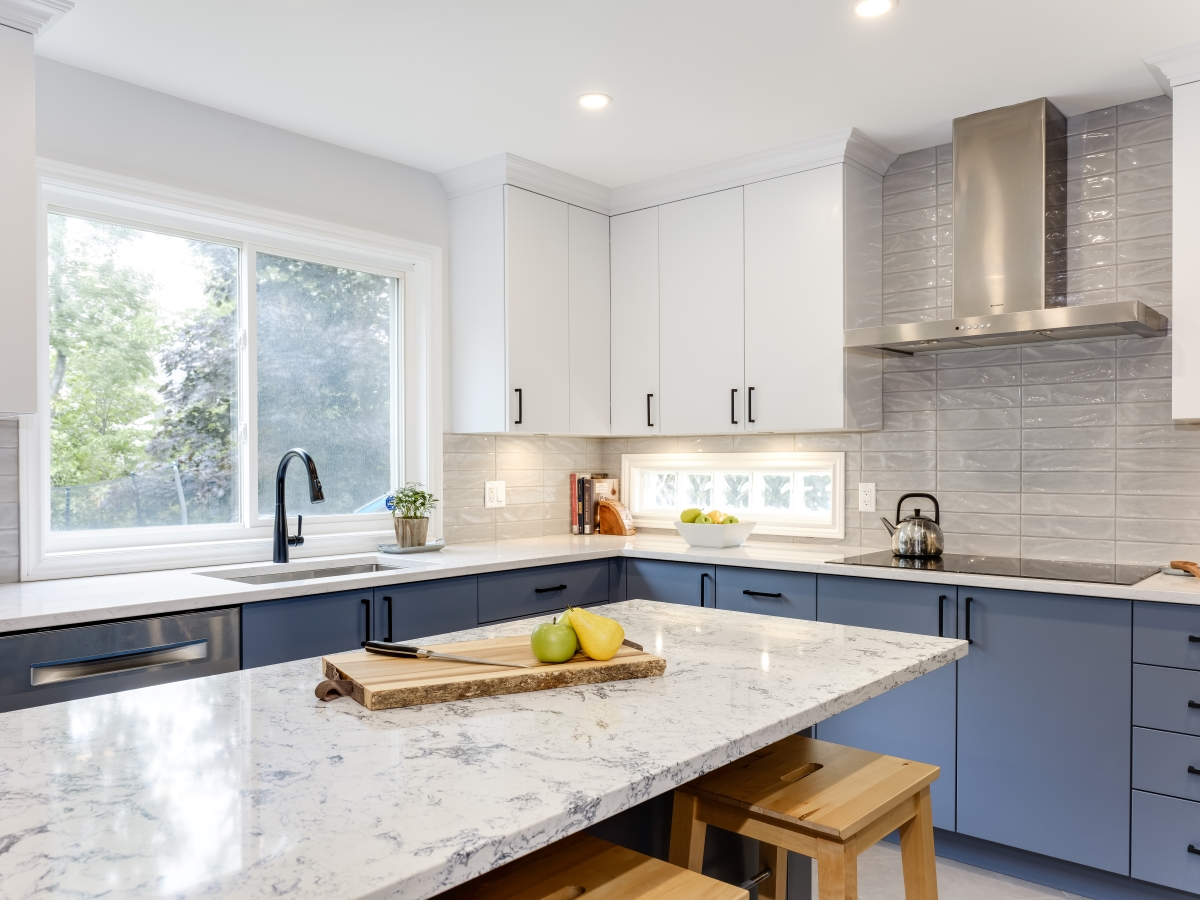 OakDesignBuild's tweet photo. Two-tone cabinets can provide more visual interest and create an elegant yet relaxing look. OakWood partners with @cabicocabinetry to help you find the perfect custom #cabinetry for any space, giving you nearly unlimited design options. 

#HelloCabico #kitchendesign https://t.co/qJgCSEsAWH