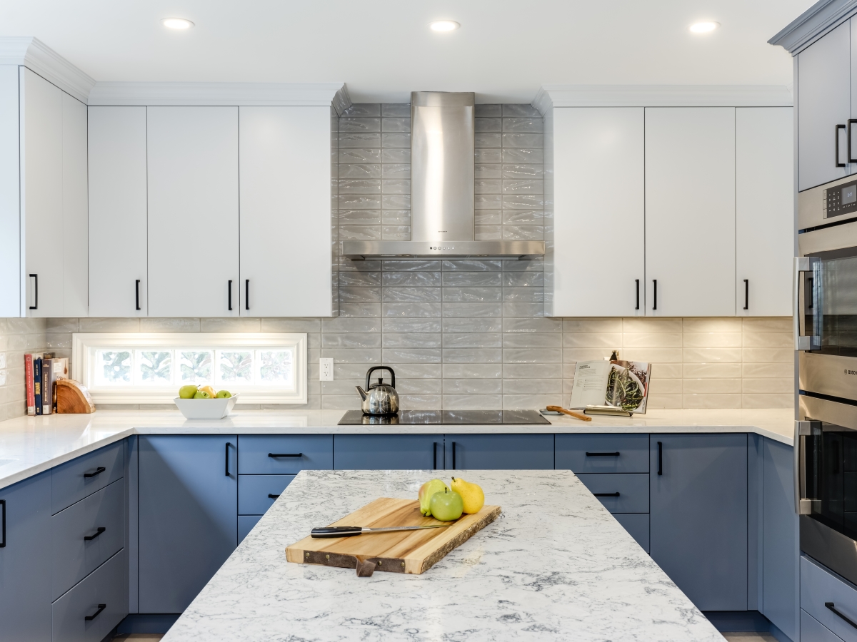 OakDesignBuild's tweet photo. Two-tone cabinets can provide more visual interest and create an elegant yet relaxing look. OakWood partners with @cabicocabinetry to help you find the perfect custom #cabinetry for any space, giving you nearly unlimited design options. 

#HelloCabico #kitchendesign https://t.co/qJgCSEsAWH