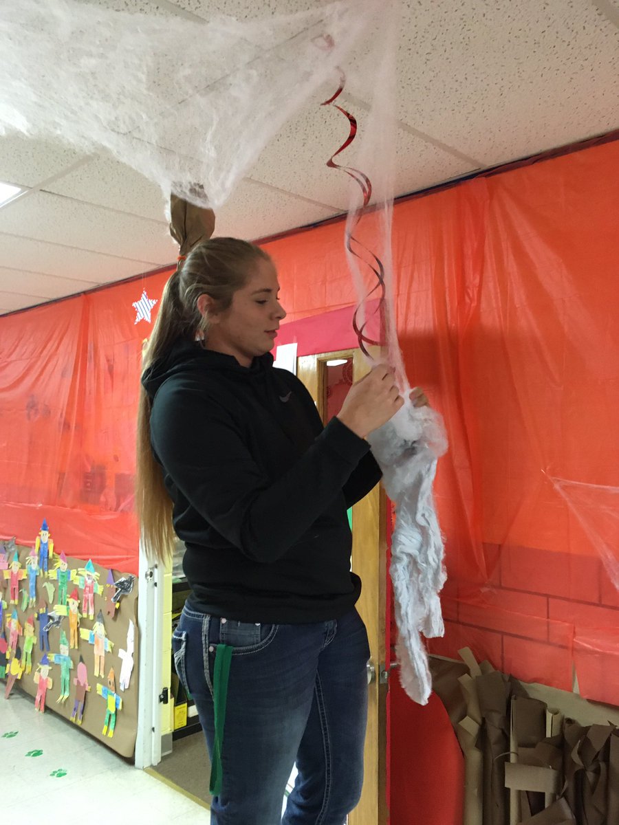 AgardnerSLP's tweet photo. I even caught Miss Webb hanging a web! https://t.co/aLyiH0TLkA
