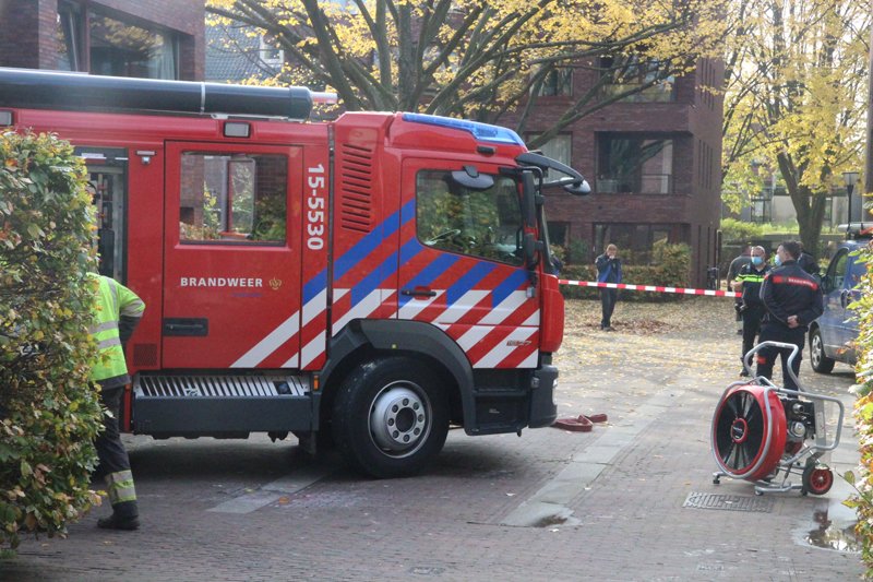 NU ONLINE: Uitgebreid onderzoek door brandweer na melding gaslucht Schuttersveld Delft..