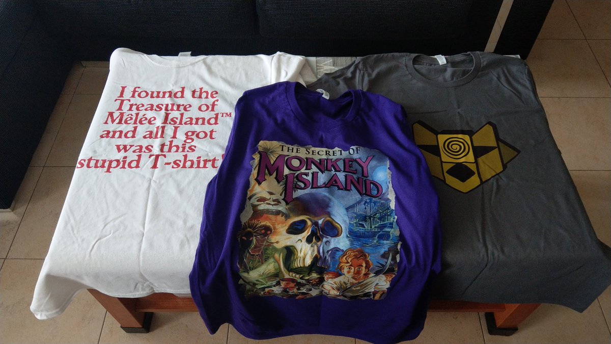 Jarenaut's tweet image. Mira @monkeyislandsp! Camisetas recién salidas del horno!  @GuybrushSpain yo también encontré el tesoro jajaja
Buscadlas en @redbubble_es 
@JosueYeray , @NostalgicoRetro @Aventurerosgraf  @indianajonesp @IndianaJones