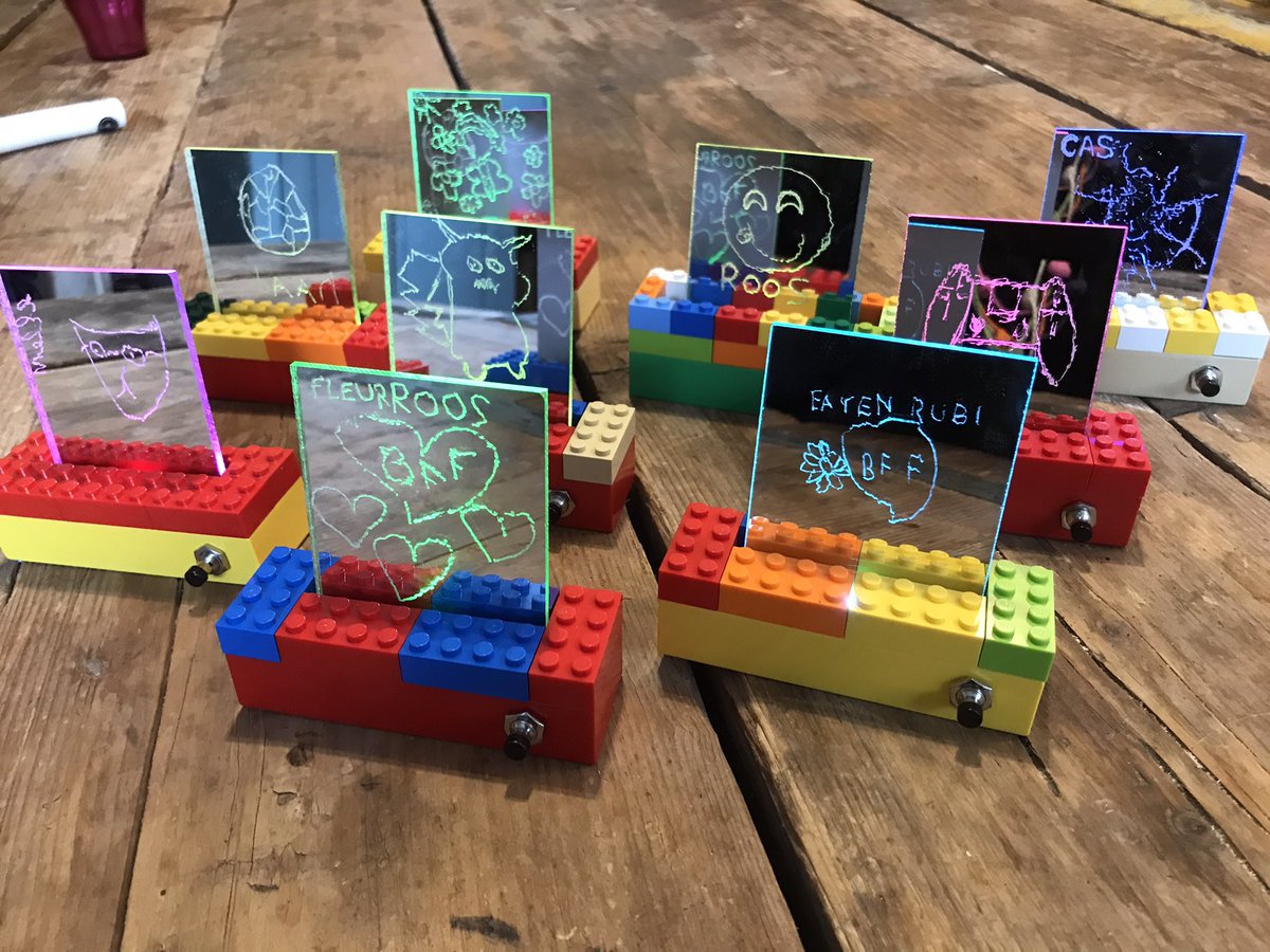 OntwerpCirkel's tweet photo. Lego ledlampjes maken. Roos hield haar kinderfeestje bij ons en ze moesten ontwerpen, graveren, solderen en bouwen. #LEGO  #techniek #techniekisleuk #graveren #solderen #led #kinderfeestje #kinderworkshop https://t.co/qkY1N4oosS