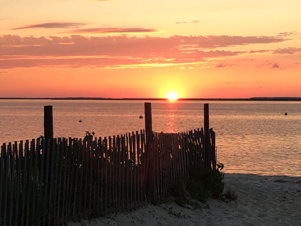 FCEFoundation's tweet photo. Roaring 20s Auction Item Alert!  Vacation home getaway!! Enjoy 1 week at the Jersey Shore on family-friendly 18-mile long Long Beach Island. 3-bd, 1 bath, with great water views from the rooftop deck.  Value: $2000. Register for the online auction to bid! https://t.co/ldZ45tBGA4 https://t.co/WvYHU1I0ib