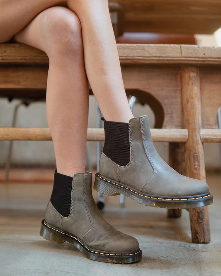 AtomeSg's tweet image. Steal the show with Dr. Martens  and rock any #ootd with footwear that’s as #toughasyou 🥾 while paying later in 3 parts with #AtomeSG 📲 bit.ly/PutYourBootsOn… 
You do you while we’ve got the rest 
📷 @nxtasha.ann #Singapore