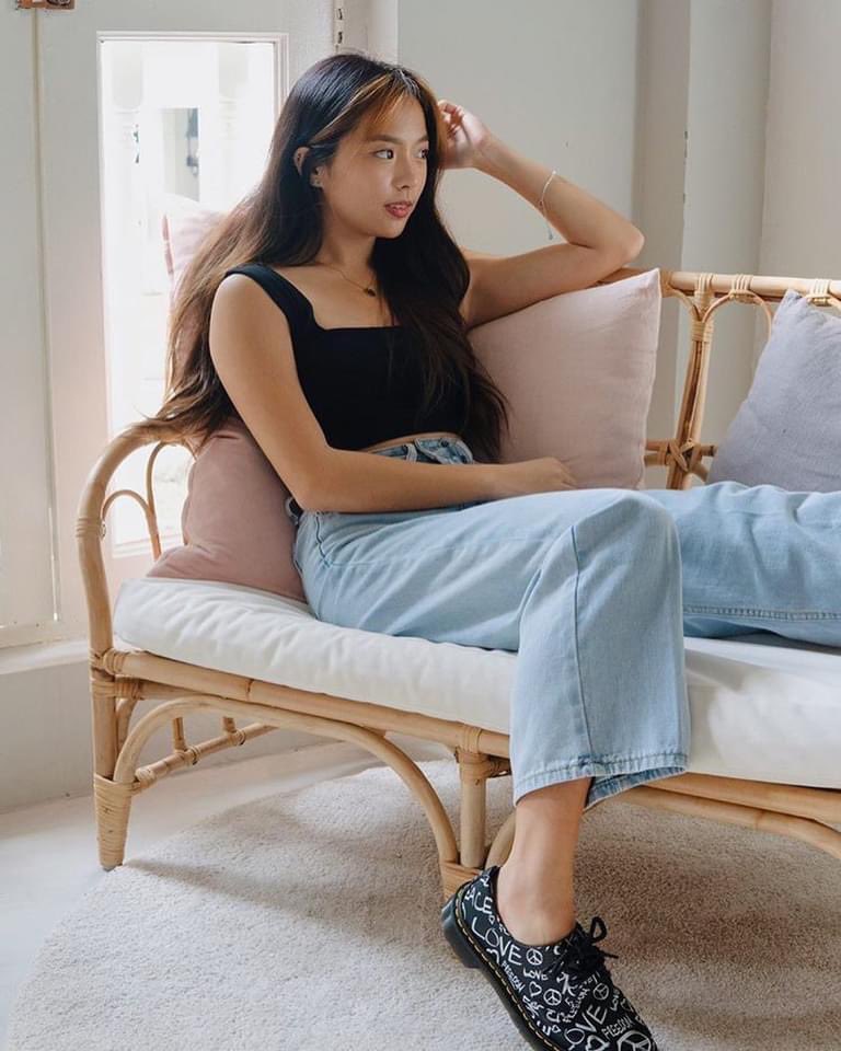 AtomeSg's tweet image. Steal the show with Dr. Martens  and rock any #ootd with footwear that’s as #toughasyou 🥾 while paying later in 3 parts with #AtomeSG 📲 bit.ly/PutYourBootsOn… 
You do you while we’ve got the rest 
📷 @nxtasha.ann #Singapore