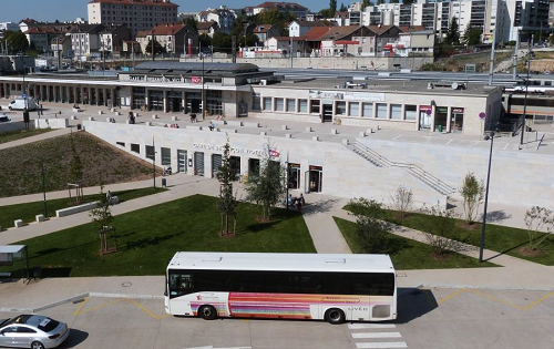 Pratiques locales de #mobilité et #transports : une série de fiches du #Cerema. 
Les 3 dernières sur:
▶ Logistique urbaine et planification des déplacements
▶ Chiffres clés du transport régional
▶ Transport d'utilité sociale
cerema.fr/fr/actualites/…