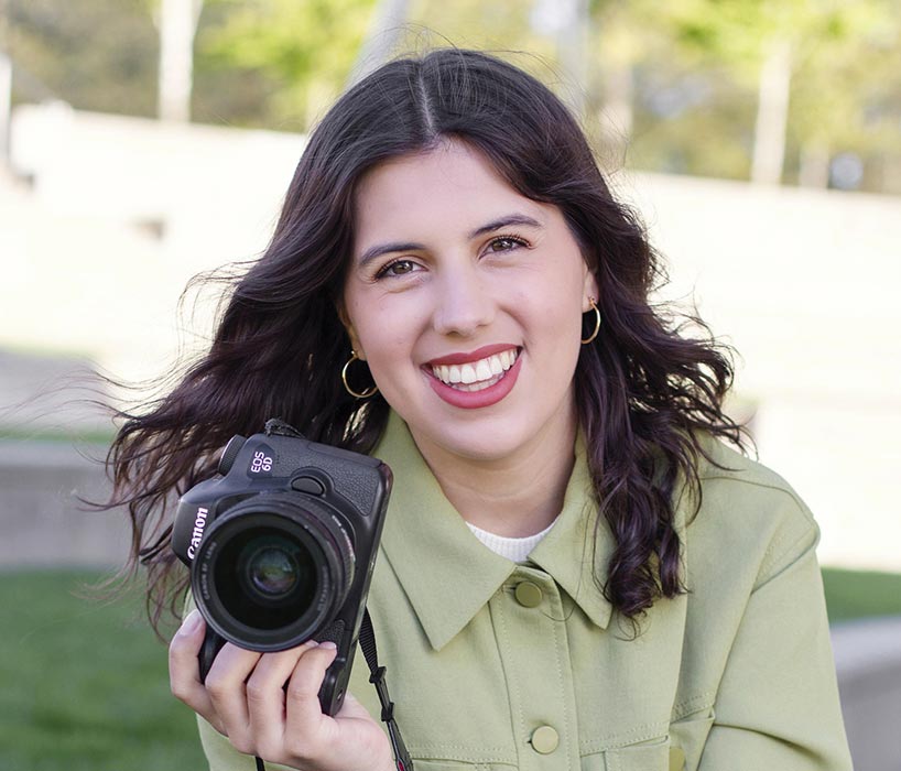 imagearts_tmu's tweet photo. Congratulations to IMA Documentary Media graduate, Alia Youssef, who's been awarded the Ryerson University Gold Medal Award for FCAD! The honour recognizes Alia's outstanding academic & extra-curricular accomplishments. #Ryerson #ImageArts #FCAD #Photo #DocMedia #GoldMedal #IMA https://t.co/kqBTmYBL61