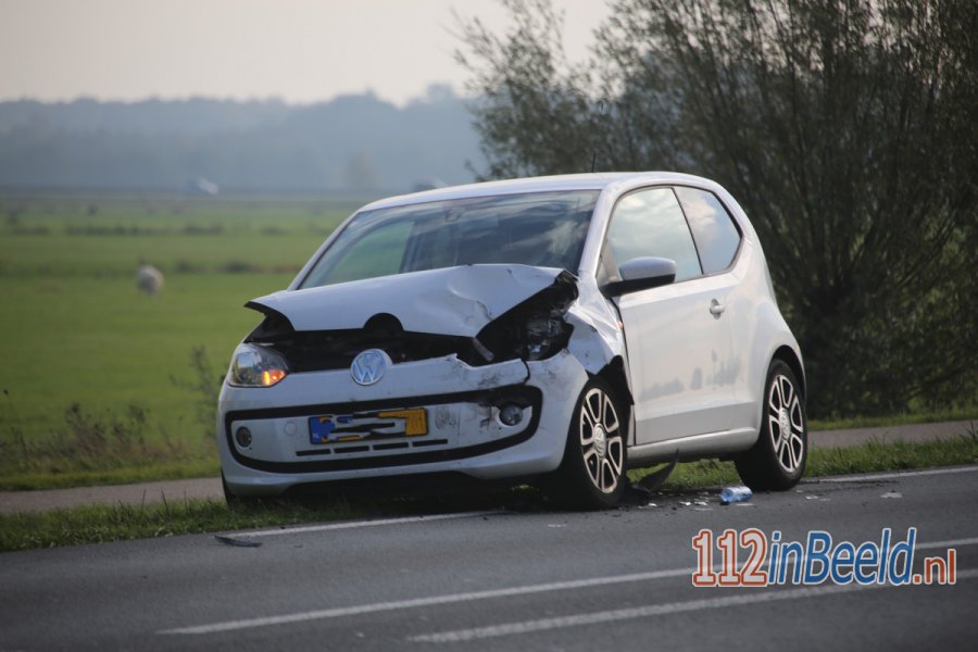 Kop staart aanrijding op de Berencamperweg in #Nijkerk. 112 in Beeld.
