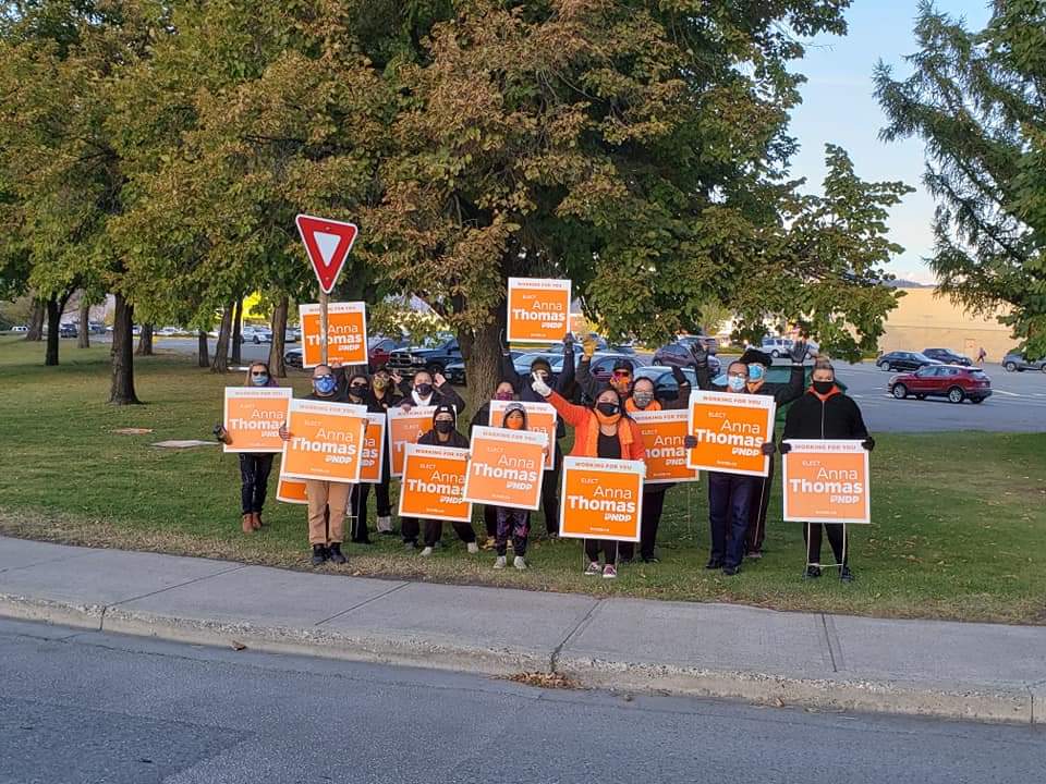 anna_v_thomas's tweet photo. We had a great turnout yesterday at our sign waving. Thank you to my @KST_NDP family for coming out on this chilly evening. #bcndp #WeWorkForEveryone #bcelxn2020 #bcndpforward #SignWaving https://t.co/uOOE1ZXoLA