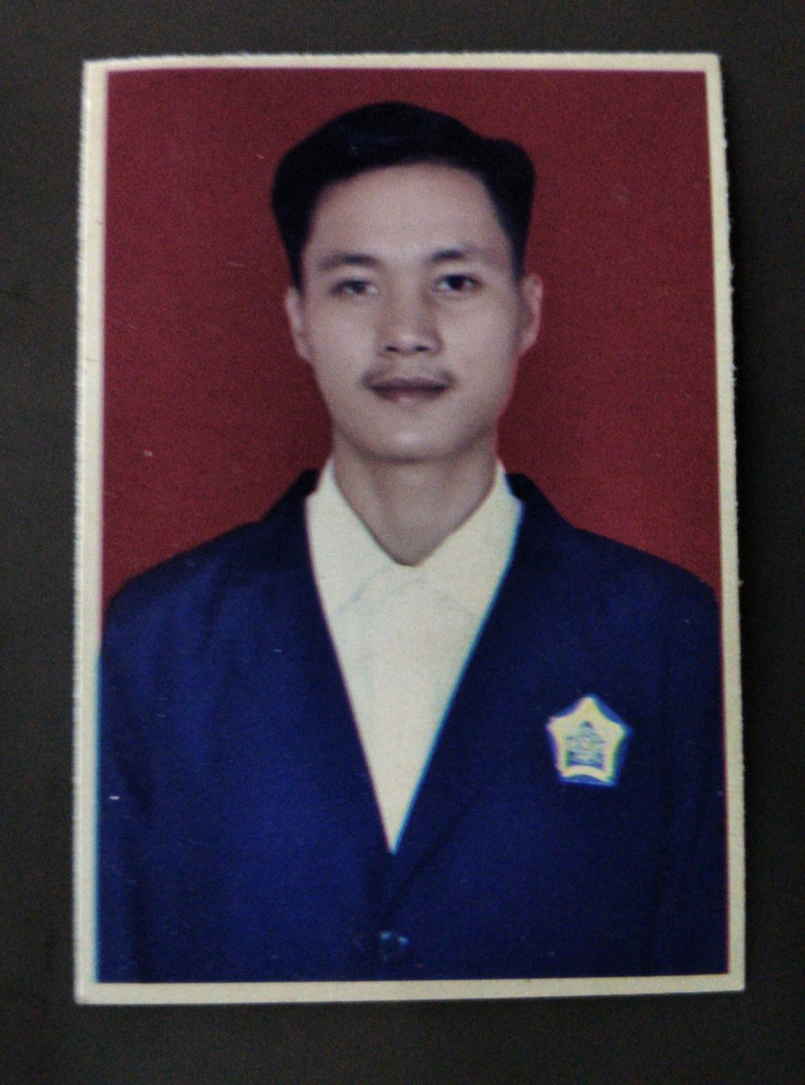 hendrawanvery's tweet photo. Semoga pendidikan yang ditempuh tidak akan mengkhianati usaha dan pengorbanan... https://t.co/n0IvgAzkLi
