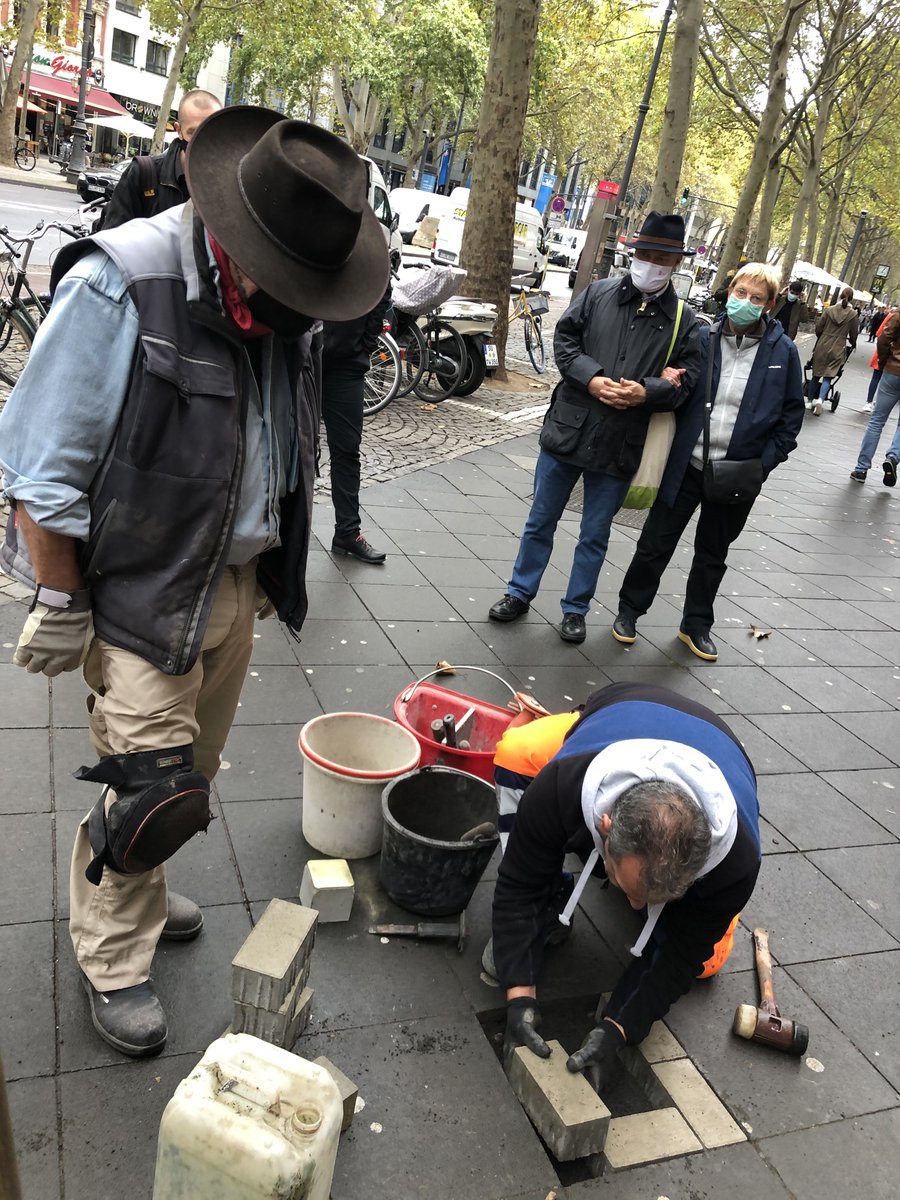 1/ Update on Karl Schaps execution by Nazis in 1942:  #stolpersteine placed in front of his last work site in Köln last month. Here are some photos of the event. Thread below from last year gives details of his fate.  https://twitter.com/IMT_NMTtrials/status/1176846096615780353