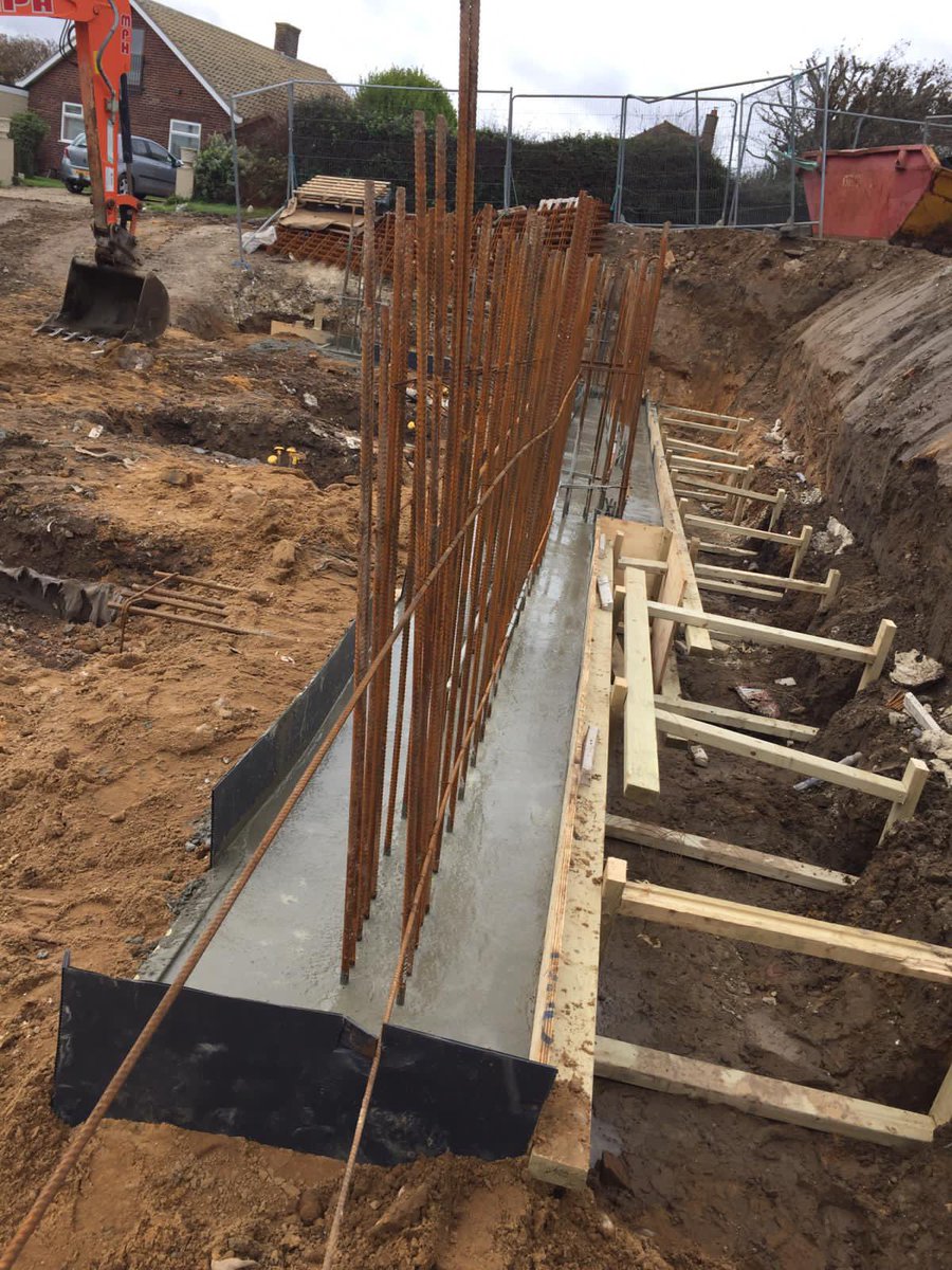 MonkPlantHire's tweet photo. Second part of the groundbeams and the retaining wall completed on our Beeston Project.
Floor preparation next week.
Great work by the Groundworks team yet again!
 #mphgroup #newform #mkandrews https://t.co/xMKwLTCc16