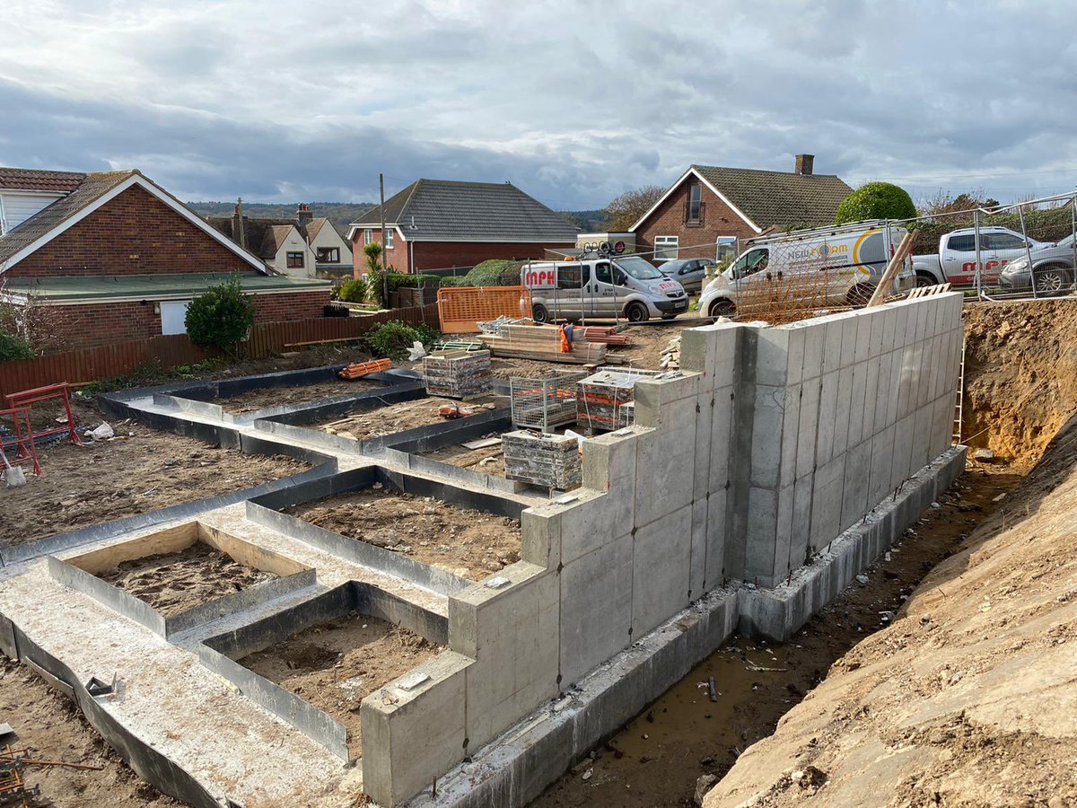 MonkPlantHire's tweet photo. Second part of the groundbeams and the retaining wall completed on our Beeston Project.
Floor preparation next week.
Great work by the Groundworks team yet again!
 #mphgroup #newform #mkandrews https://t.co/xMKwLTCc16