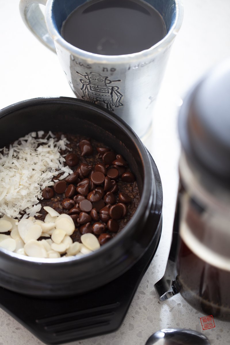 ferluc666's tweet photo. #CaitilinsBrekkies Steel cut oats with cocoa, sugar free chips, coconut, and almond. @caitilinwalsh #ata61 @atanet https://t.co/9yLVnn6lUo
