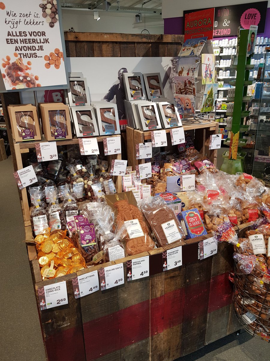 NatuurwinkelC's tweet photo. Onze groene Piet is er weer!! 🎉

Met een vracht aan pepernoten, speculaas &amp; Sinterklaas chocolade specialiteiten. 😋

Ook glutenvrij, vegan en suikervrije varianten te verkrijgen 🤩

#sinterklaas #biologisch https://t.co/Sri8P6UE8m