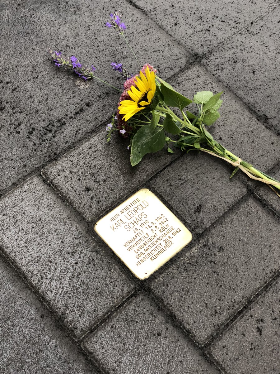 4/ Two lovely images of his Stolperstein on Hohenzollernring in Köln, installed by Gunter Demnig. There are now >75,000 of these, in more than 1000 municipalities around the world. //