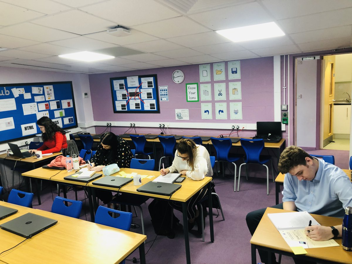 standrewsceTS's tweet photo. Our students hard at work looking at ways to bring history to life. If you're interested in School Direct teacher training for 2020/21 why not message us for more information? #schooldirect #teachertraining https://t.co/VQypzQjuw5