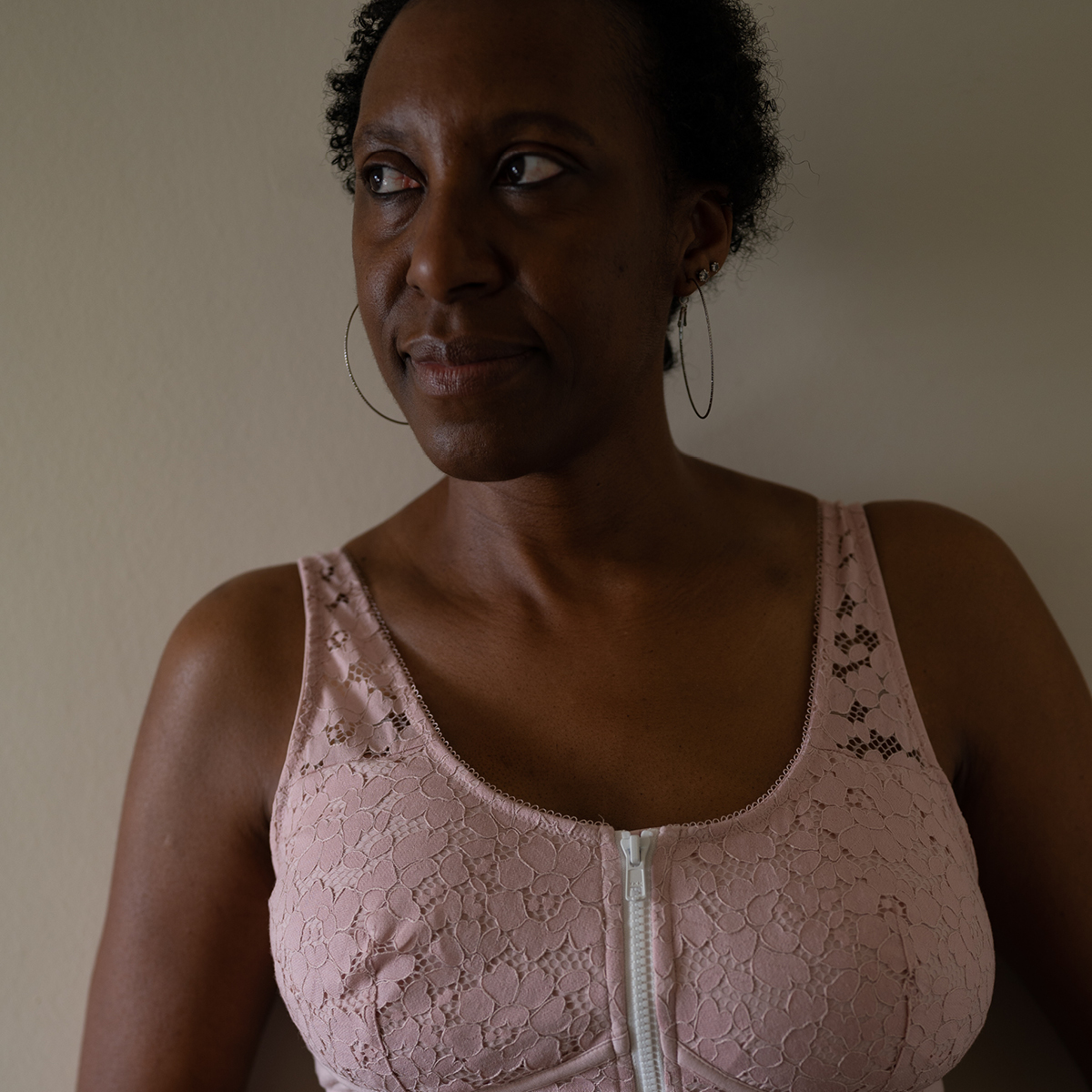 StellaMcCartney's tweet photo. “The 11th October 2018 will be the day when life as I knew it was shattered by the words, ‘I’m sorry, it’s cancer.’” – Mel Bastien writes in our #NoLessAWoman campaign, shot by @LynseyAddario.
Discover our #BCA campaign: https://t.co/PoNK7Sx30f
#StellaMcCartney #StellaCares https://t.co/DL0kp03W9E