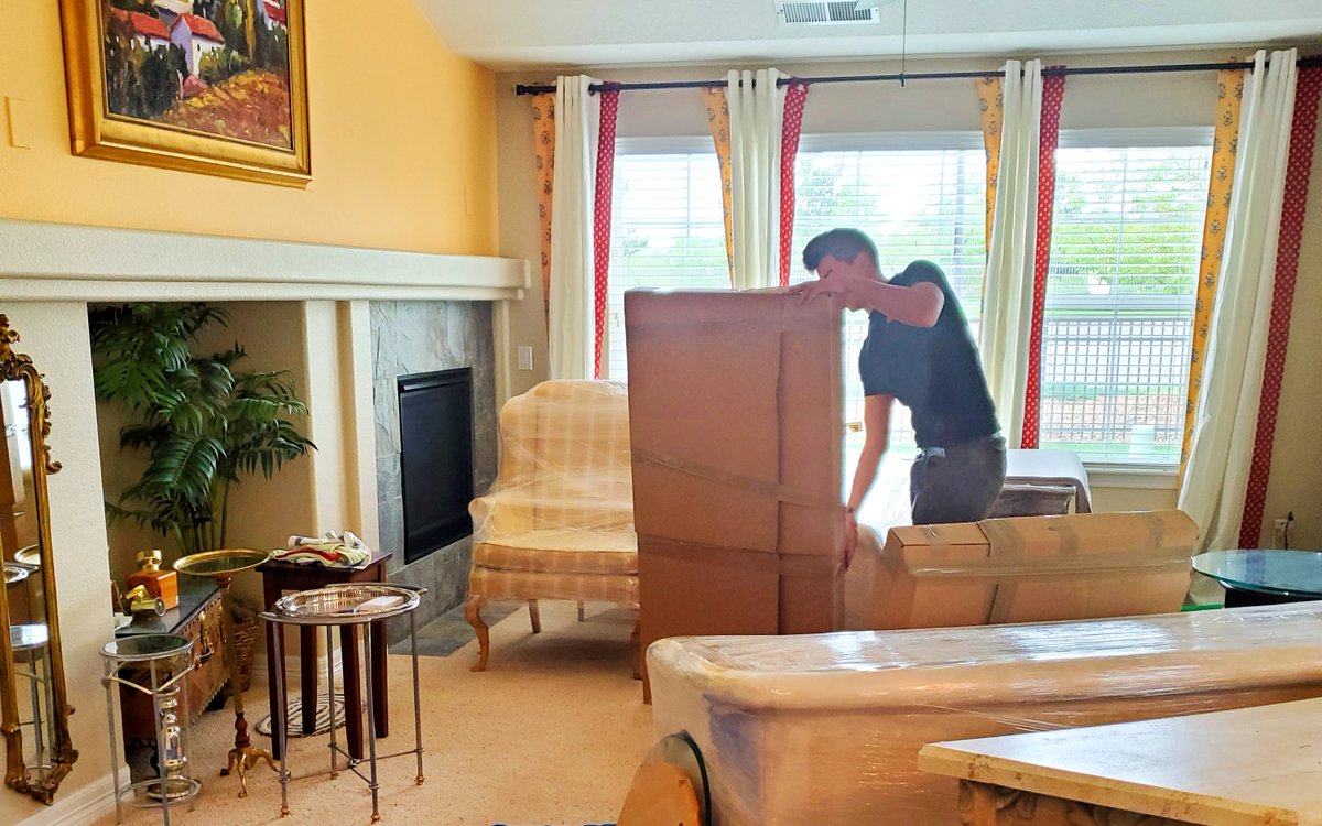 BestDenverMover's tweet image. Looking for some top-notch packing and #movingfaqs and tips? Look no further. We have loads of #moving insight to help you with a safe, smart #move, whether it's residential, office, local, or long-distance at roadscholarsmoving.com/faqs.