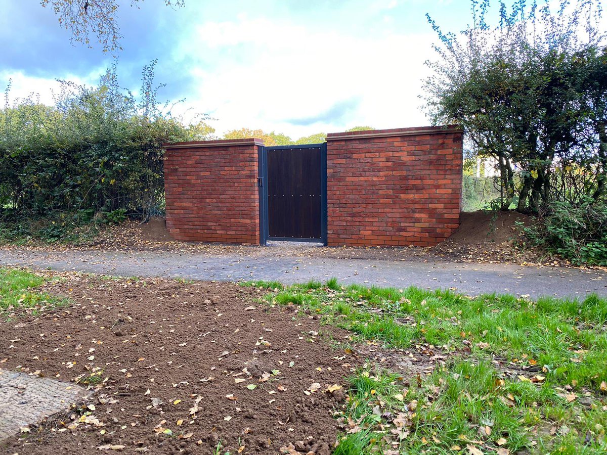 MonkPlantHire's tweet photo. Wall up, gate on, base course and Some finishing touches to the pedestrian entrance at the Octagon Park Development, making all the difference.
Great work by all involved #groundworks #mphgroup #mapbuilders #terratech #waveneysurfacing https://t.co/I3ZMRquDSr