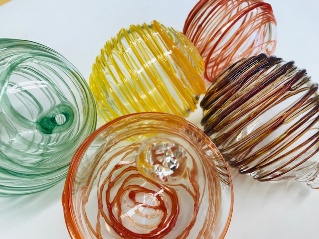 glassarqat's tweet image. 💫JEU CONCOURS💫

À gagner, une boule de noël avec cordon de couleur en verre soufflé ! 

Pour participer : RT + FOLLOW.

Le ou la gagnante pourra choisir la couleur entre violet, orange, jaune et\ou vert.

Résultat le 6 novembre.

Bonne chance ✨