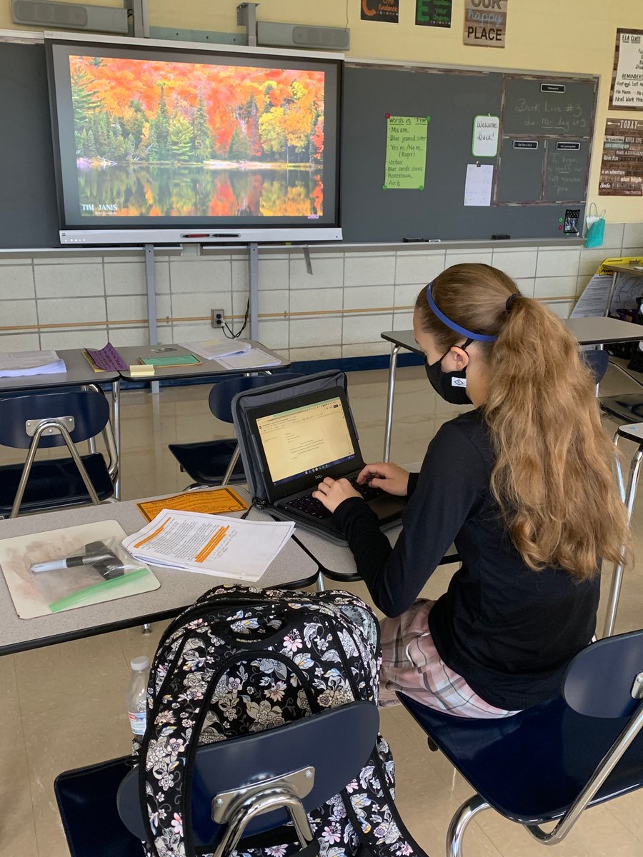 RodasReadingRox's tweet photo. Check out these Narrative writers using their "tools" to help guide their writing!✏️📝
Jammies + music + writing = a perfect Friday in Room 2! https://t.co/zkWi2g3hxa