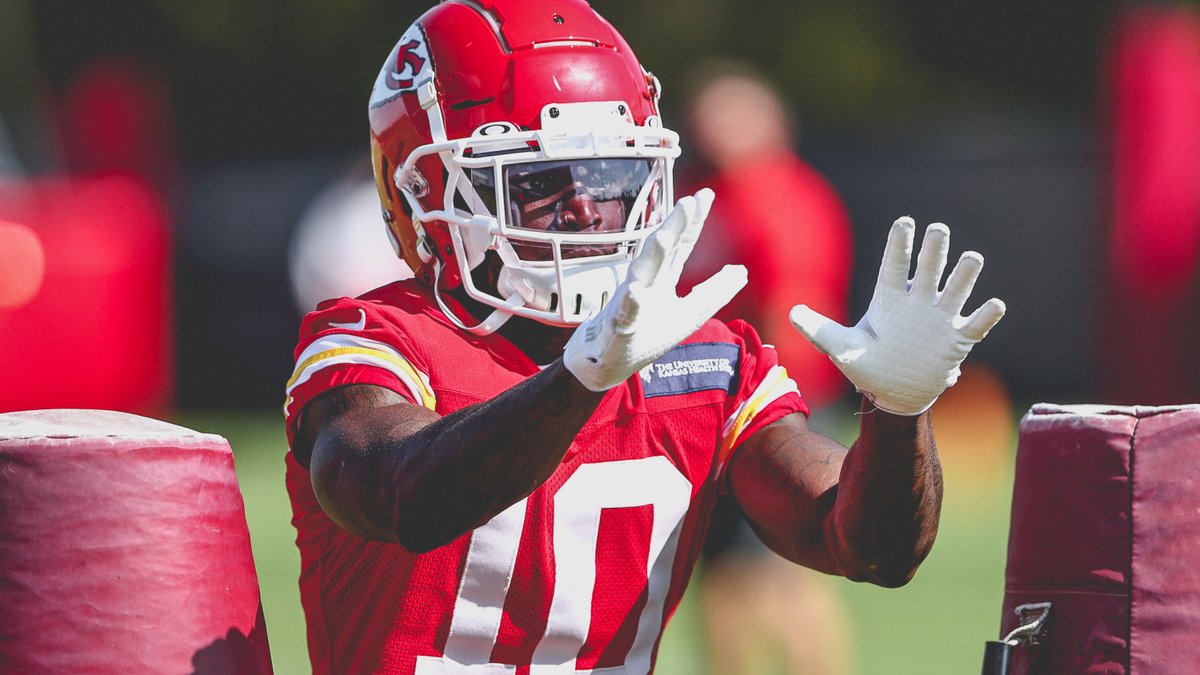 Chiefs's tweet photo. All eyes on Denver. https://t.co/hIt5b5hDIN
