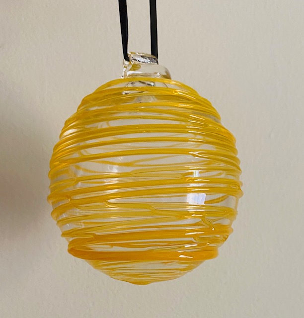 glassarqat's tweet image. 💫JEU CONCOURS💫

À gagner, une boule de noël avec cordon de couleur en verre soufflé ! 

Pour participer : RT + FOLLOW.

Le ou la gagnante pourra choisir la couleur entre violet, orange, jaune et\ou vert.

Résultat le 6 novembre.

Bonne chance ✨