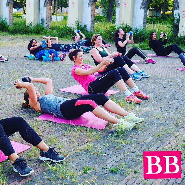 BBeckysbootcamp's tweet photo. Bootcamp in #Hoograven! Kom jij #veilig en #actief buitensporten? Aanmelden via https://t.co/JC8FFNmahw #afvallen https://t.co/xzOZWWsDi3
