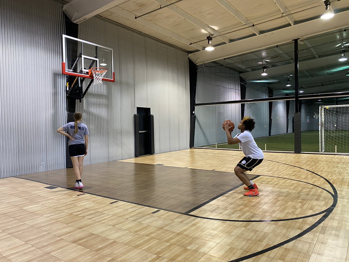 CoachBarnes1's tweet photo. It’s easy to start the journey but it can be hard to keep pursuing when the road gets tough. Press on confidently, great things don’t come easy but are always worth the struggle! #GrowthMindset 📈🏀 https://t.co/FlhfdEirzq