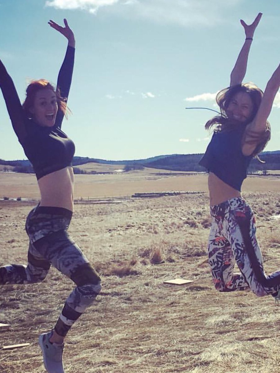 KayHensley20's tweet image. I was not a part of the last #PCAs win - I started watching #WynonnaEarp about a week before the award. It’s been an honor this year to use my account  to vote for our shitshow. Thanks to all those who voted &amp;amp; RT’ed my threads. 
I give you: random screenshots
#TheScifiFantasyShow