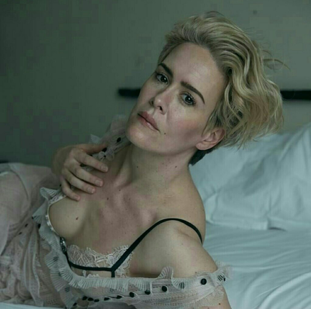 jo an 🍑 on Twitter: "sarah paulson in bed passing by to make
