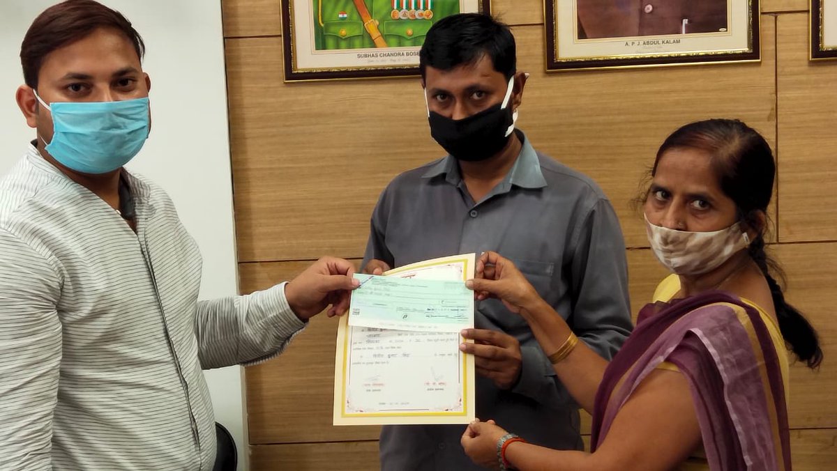 ArmUpsrtc's tweet photo. #UPSRTC
#AapkaApnaSaathi
#GreatInitiative by RM Lucknow
#ConductorOfTheMonth
#August PuspendraKumarGupta
#September VineetKumarSingh
#DriversOfTheMonth
#August RajeshKumarRajpoot
#September AlokMishra
#Charbaghdepot
#Awarded with certificate &Cheque of Rs250 each
#Motivation https://t.co/BwAJOxa5vn