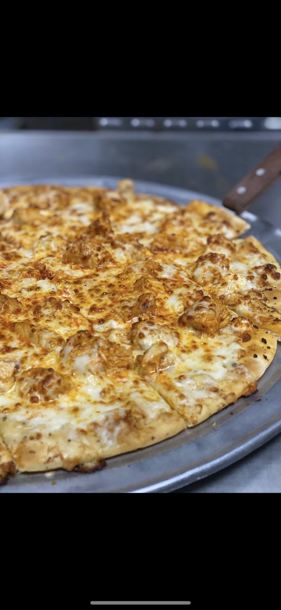 It’s #FreePizzaFriday! Hit that RT button for your chance to win a free large one topping from Mister B’s! Must follow to win 🍕🍕