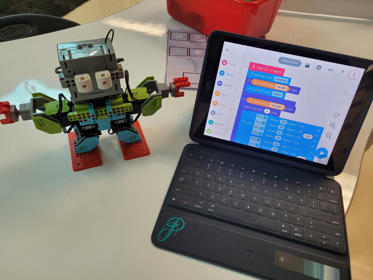 MrsPruenteCCE's tweet image. The Bots are back in town! 
My mathematicians have worked so hard this week,  they earned the last five minutes of fun Friday with robots and block coding! 
#CodingAtTheCastle
#midwaystrong 
#CCEstrong 
@CastlemanCreek 
@MidwayISD 
@MISDFoundation