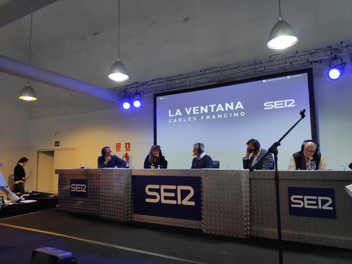 ValladolidSER's tweet photo. En la mesa, hablando de #cine, @IsaiasLafuente, @CoixetIsabel, #CarlesFrancino, @oscar_puente_ y #JavierAngulo director de la @SEMINCI
https://t.co/WIUCF5rRnR
#LaVentanaDesdeValladolid
#LaVentanaEnLaSEMINCI @La_SER @laventana https://t.co/Gv4L8p0xv9