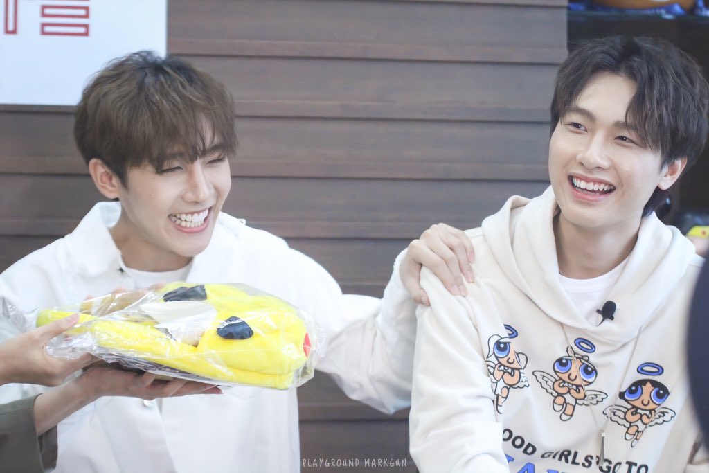 playgroundMG's tweet photo. นะพัดโดนแกล้งอีกแล้ววววว 😂

@Mmarksiwat @gunnapatn 🖤💛

#หัวใจศิวัช #AmmoforGN 
#magusMG 
#IGNITExMarkGun https://t.co/Enf2QD78Db