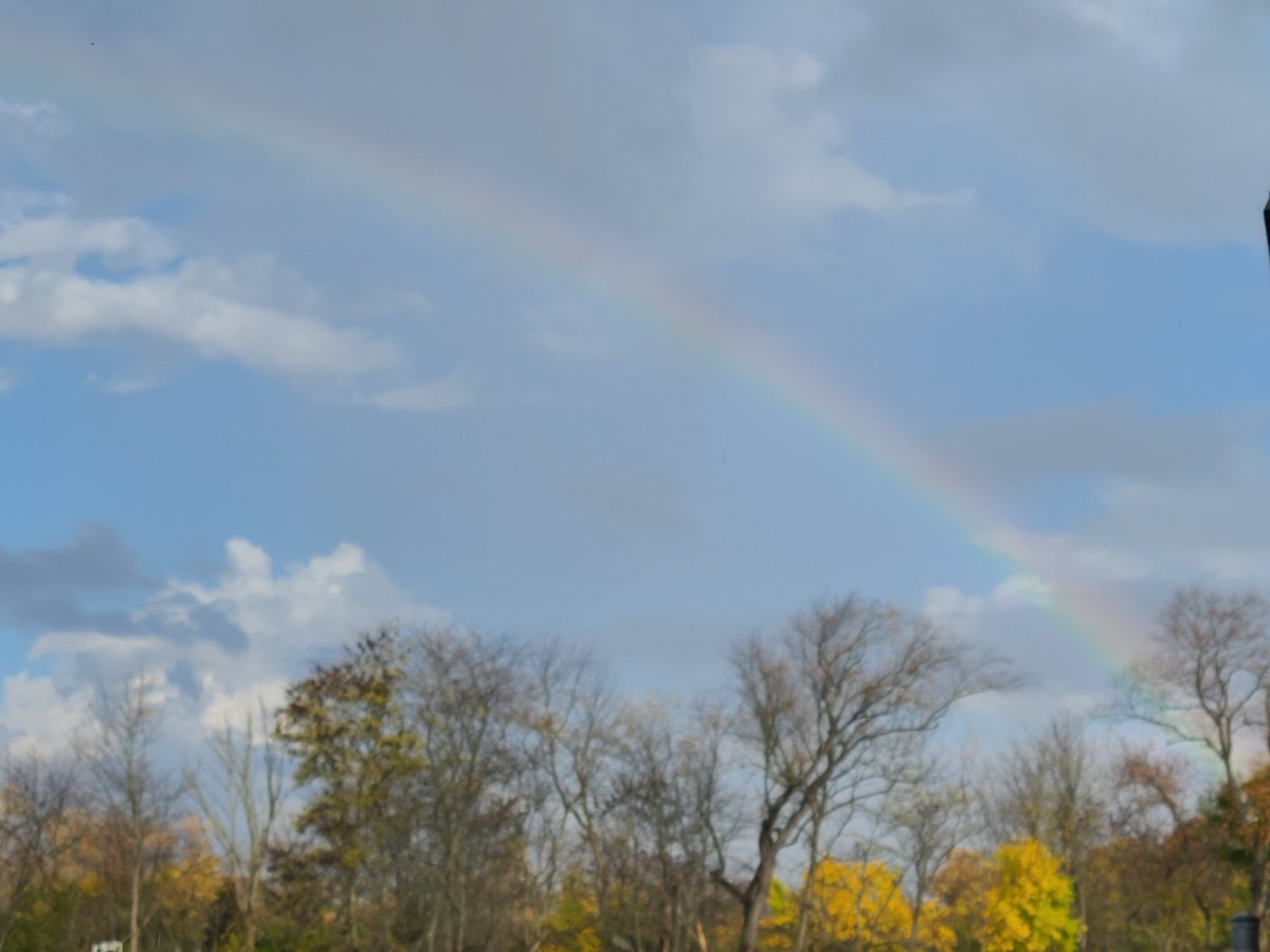 It's sunshine and rainbows at Monroe Elementary School today!