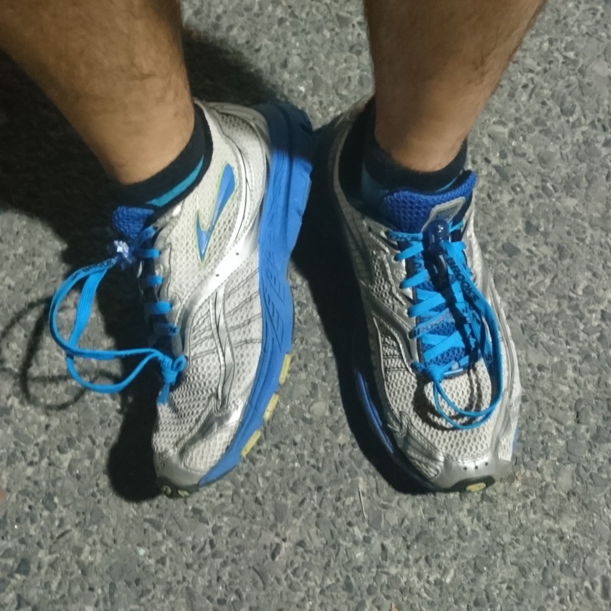 morris_holo's tweet photo. 10/23 日曜日の #多摩川ハーフマラソン に向けての調整
30分ジョグ、1kmレースペース、ダウンジョグ
脛に痛みがあるものの、疲れもほどよく抜けていい感じ、レースペースもいい刺激に
今日の相棒は走り始めたときに買った #BROOKS の #Launch7 。7年経つと反発とかあったもんじゃない・・・のかな https://t.co/Ry7PmpEg7F