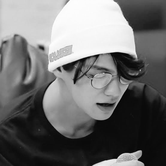 sebsgiggIes's tweet photo. 𝙈𝙄𝘿𝙉𝙄𝙂𝙃𝙏 𝙍𝙀𝙉𝘿𝙀𝙕𝙑𝙊𝙐𝙎 🔞

--- A Filo BrightWin AU where Bright is a school nerd and Win is a rich and famous school athlete. No one would've ever thought that when the clock hits 12:00 A.M., these two would be in one bed, all sweaty and panting. https://t.co/on1GgE5EG0