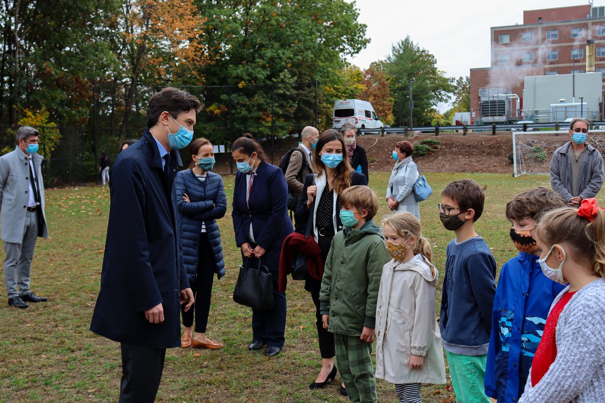 Le Consul Général de France à Boston a prononcé un discours émouvant en l'honneur de #SamuelPaty aux étudiants &amp; enseignants de EFGB, en présence des agents du consulat et des élus de la circonscription. Son discours a été suivi par une minute de silence en hommage à Samuel Paty.