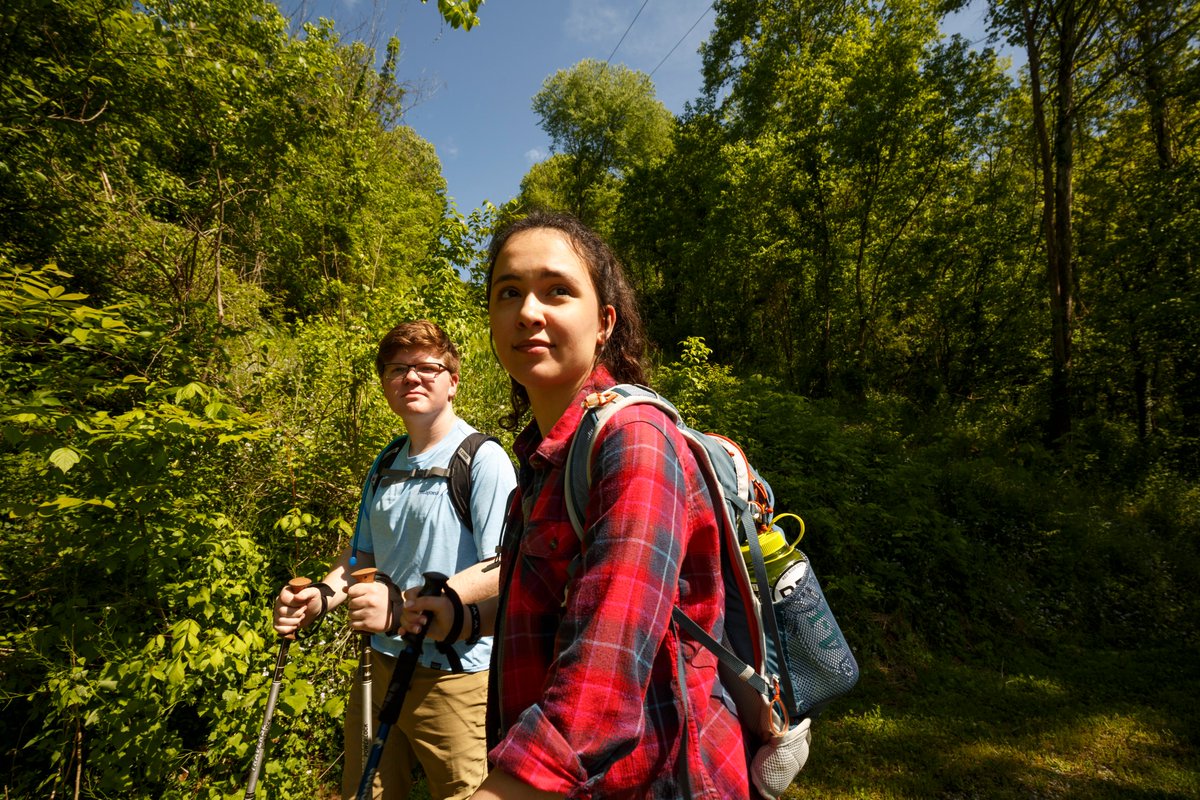 Tour_Win's tweet photo. Visit #AlwaysOriginal Winchester as Fall arrives in all its splendor! From walking the original grounds of the Civil War Fort at Boonesboro to biking along our River Route, canoeing and kayaking on the Kentucky River and guided hikes of Lower Howard’s Creek Nature Preserve. https://t.co/KSC5iIjXt4