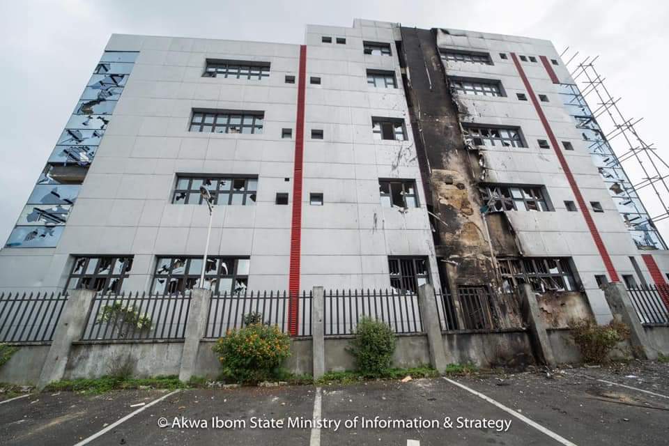 Domesifa's tweet photo. #EndSARS
#UyoProtest
Aftermath in pictures https://t.co/90WhyBlXQb