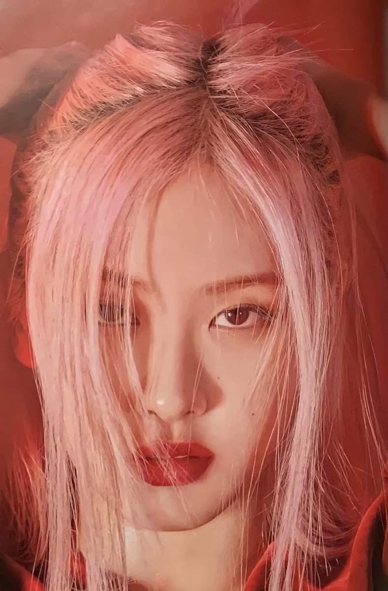 roseannepics's tweet photo. ROSÉ https://t.co/uG84J77BN9