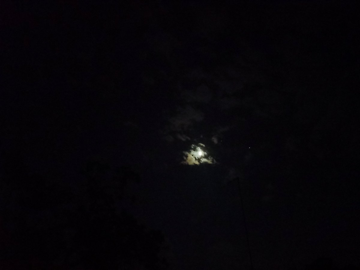 spaceguy_24's tweet photo. Friday's Moon (49%)

While gazing the Moon, I wondered, what exciting thing will I be hearing from .@NASA this coming Monday. Any guesses?! https://t.co/w2D3wtt5Lb