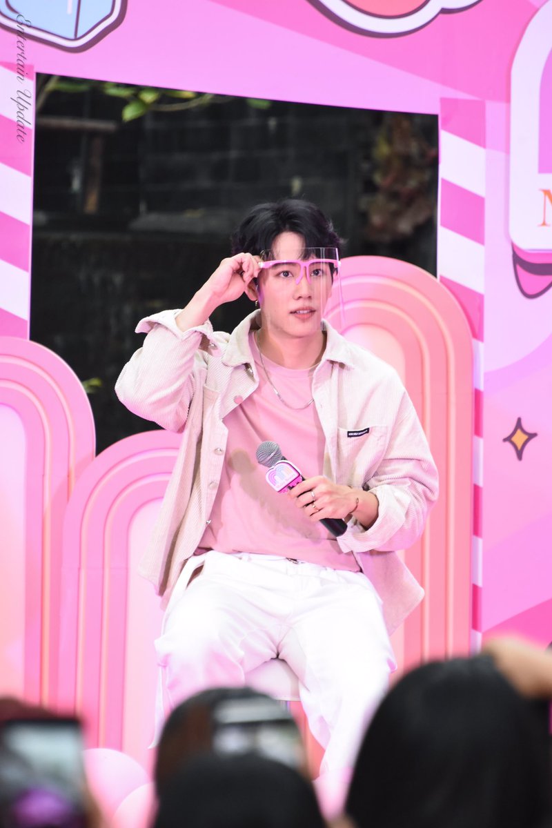 Entup2date's tweet photo. ‘หยิ่น-วอร์’ร่วมฉลอง MULTY BEAUTY GRAND OPENING MEGA BANGNA พร้อมเล่นเกมส์กับผู้โชคดี #หยิ่นวอร์ #YinWar #warwanarat #yinyin_anw #MultyXyinwar #EntUpdate https://t.co/qG4lg5TLXu