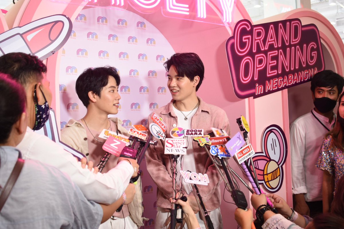 Entup2date's tweet photo. ‘หยิ่น-วอร์’ แสดงความยินดีสาขาใหม่ MULTY BEAUTY GRAND OPENING MEGA BANGNA พร้อมอัพเดทผลงาน #หยิ่นวอร์ #YinWar #warwanarat #yinyin_anw #MultyXyinwar #EntUpdate https://t.co/wClUog2kxy