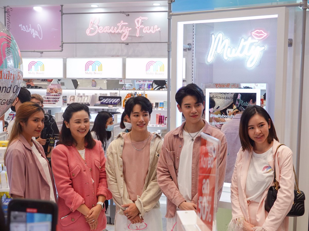 Entup2date's tweet photo. ‘หยิ่น-วอร์’ แสดงความยินดีสาขาใหม่ MULTY BEAUTY GRAND OPENING MEGA BANGNA พร้อมอัพเดทผลงาน #หยิ่นวอร์ #YinWar #warwanarat #yinyin_anw #MultyXyinwar #EntUpdate https://t.co/wClUog2kxy