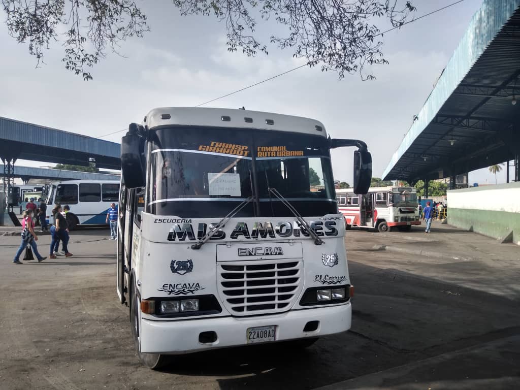 churuguara's tweet photo. Las rutas de transporte extraurbano hasta los municipios al sur de #Aragua,como San Sebastián,San Casimiro, Camatagua y Urdaneta,fueron habilitadas nuevamente. La próxima semana de #flexibilización, los terminales de Oriente y Occidente en #Maracay seràn abiertos, según #Categ https://t.co/pd9VglissQ