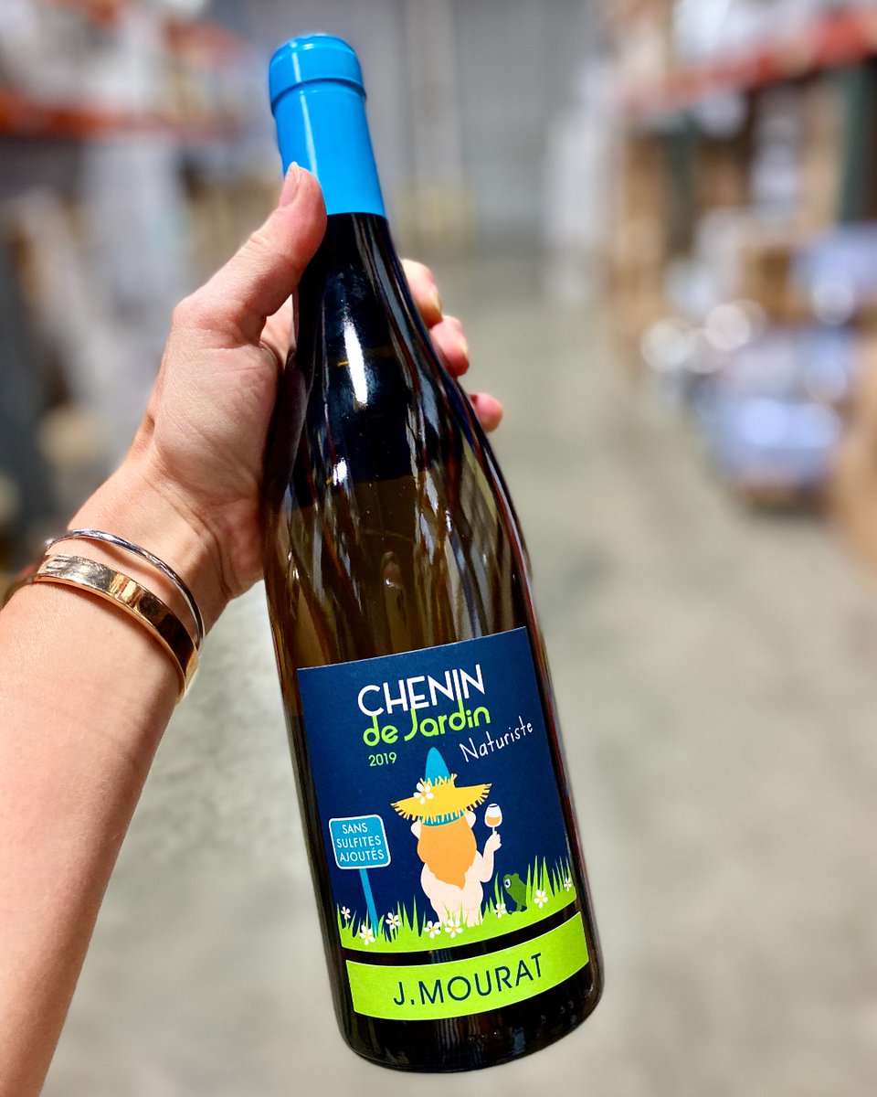 🍑We love a wine that has nothing to hide!

No sulphites added, it’s "naturiste!" 4-5 months sur lie adds to its complexity. 🌱Biodynamic